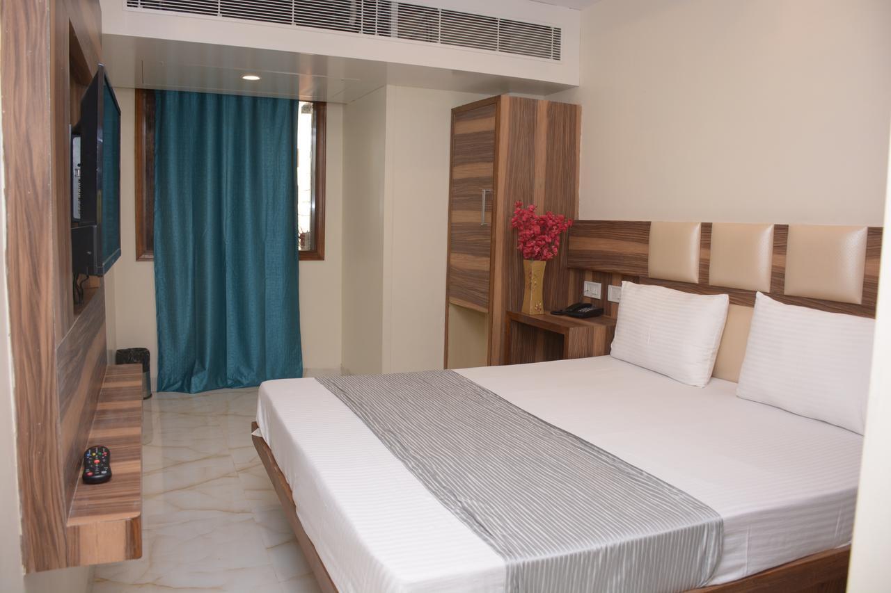 Hotel Golden Oasis - A Well Hygiene Property Paharganj Exteriör bild