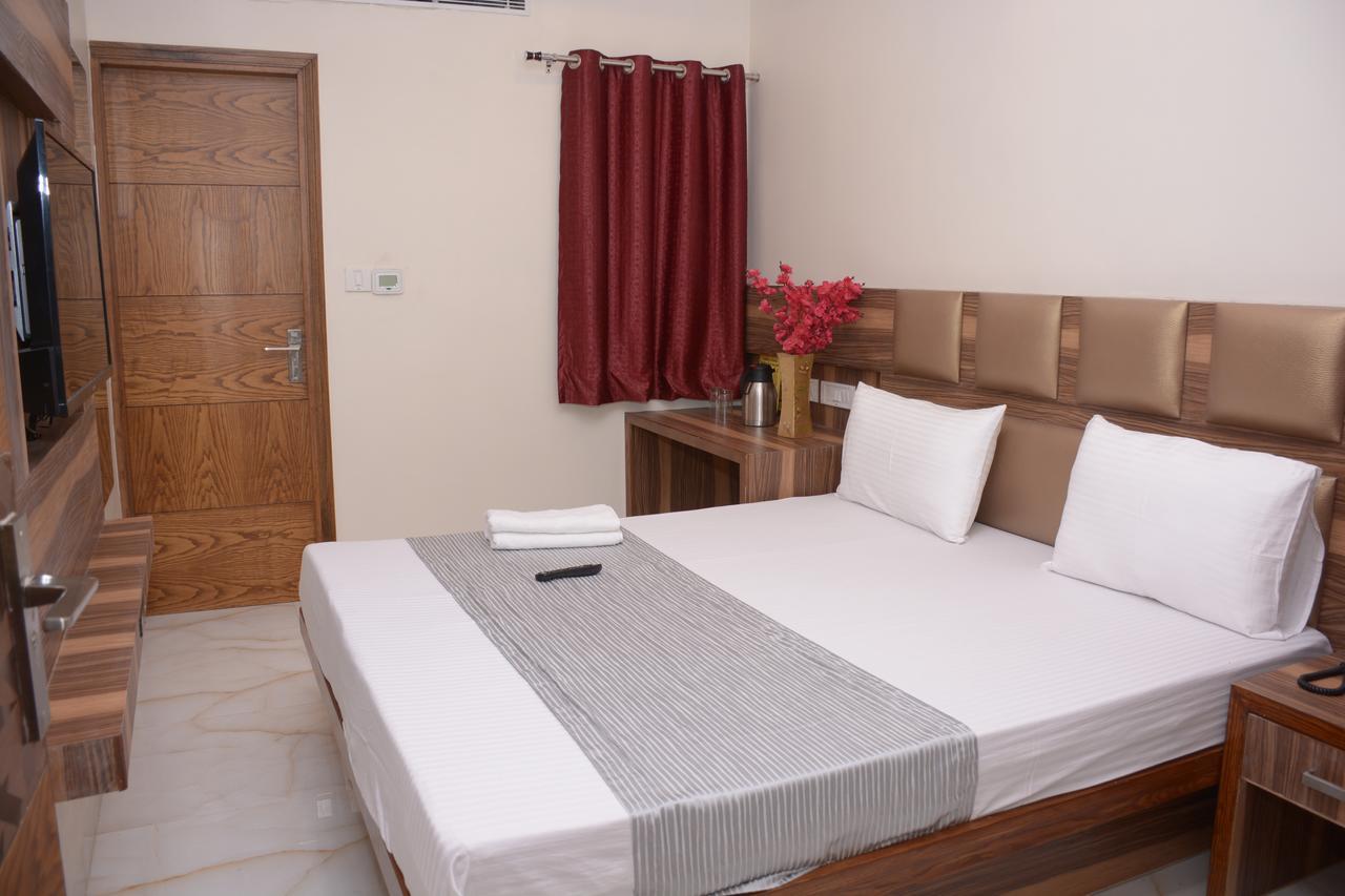 Hotel Golden Oasis - A Well Hygiene Property Paharganj Exteriör bild
