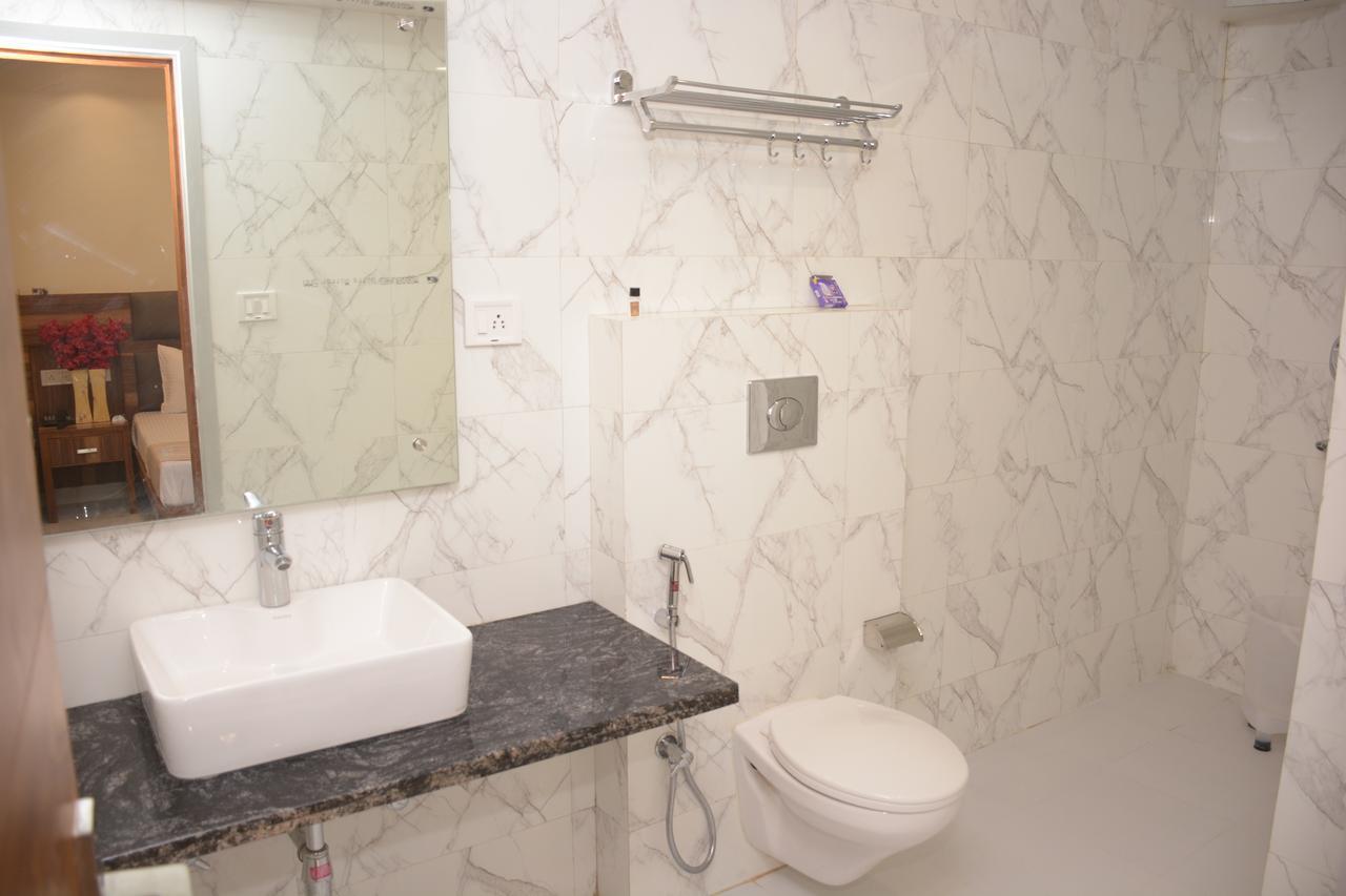 Hotel Golden Oasis - A Well Hygiene Property Paharganj Exteriör bild
