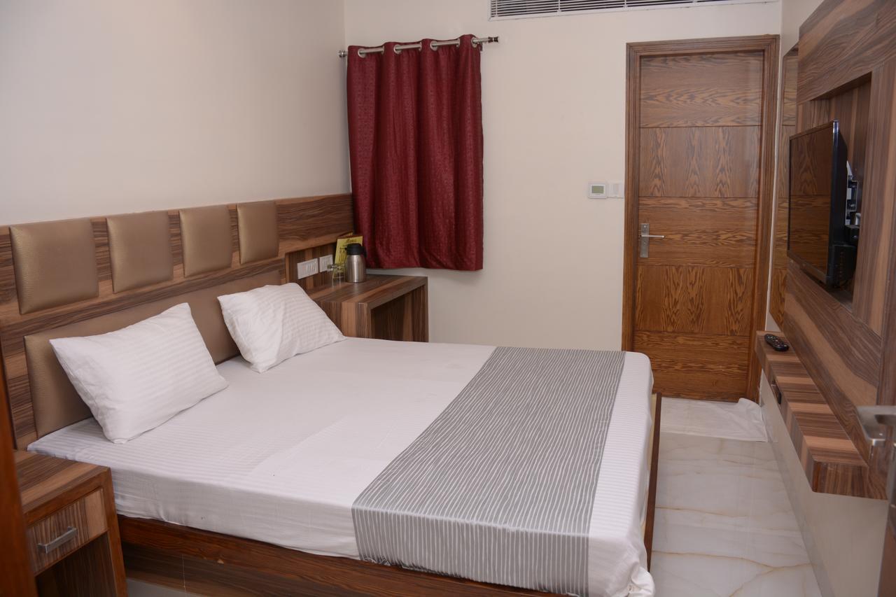 Hotel Golden Oasis - A Well Hygiene Property Paharganj Exteriör bild