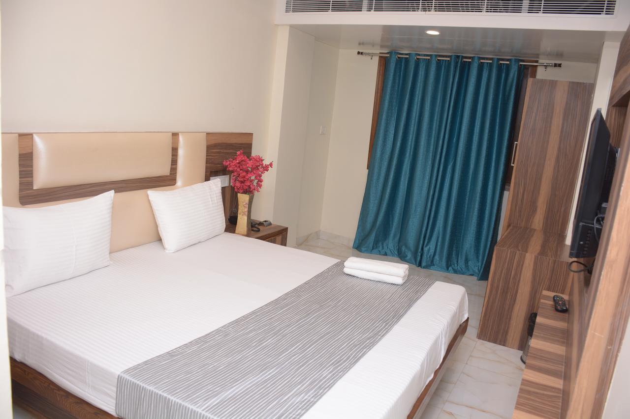 Hotel Golden Oasis - A Well Hygiene Property Paharganj Exteriör bild