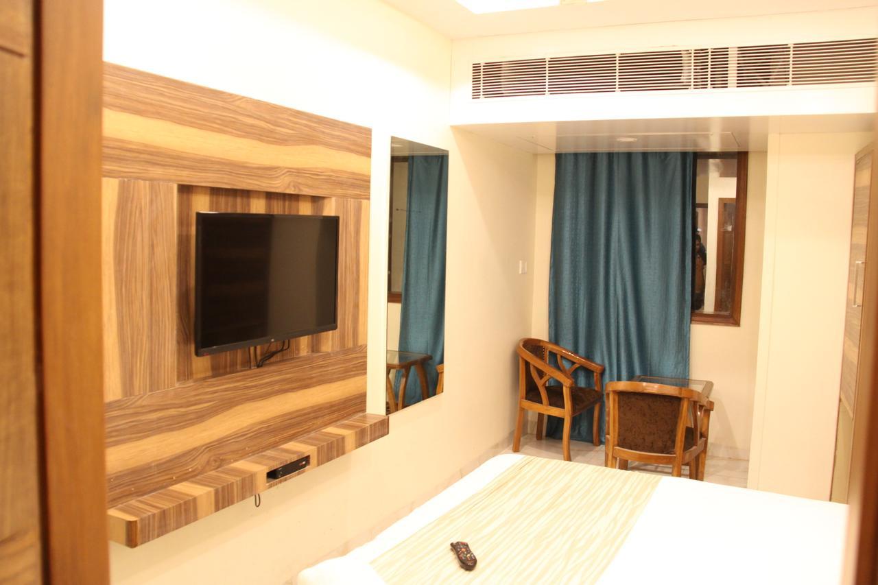Hotel Golden Oasis - A Well Hygiene Property Paharganj Exteriör bild