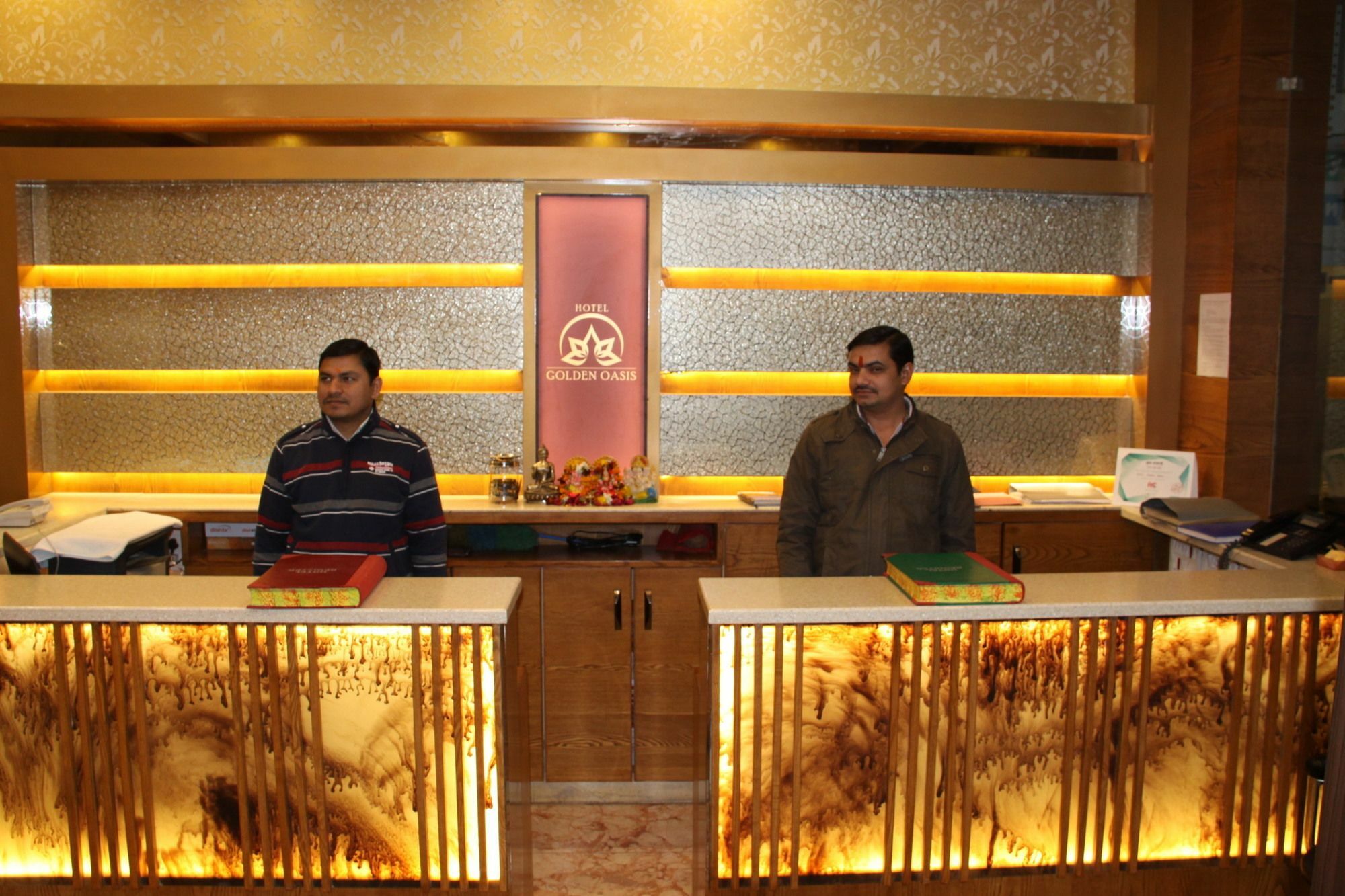 Hotel Golden Oasis - A Well Hygiene Property Paharganj Exteriör bild